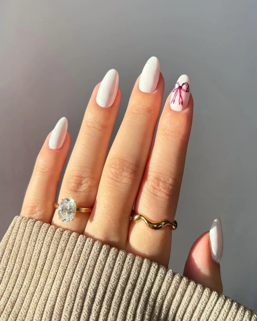 So sánh sơn gel và sơn thường trên móng tay